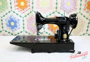 Singer Featherweight 222K Sewing Machine EK62883*