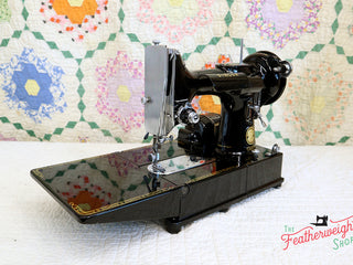 Load image into Gallery viewer, Singer Featherweight 222K Sewing Machine EK62883*