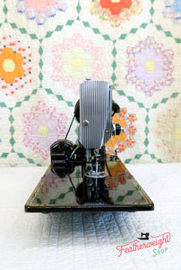 Singer Featherweight 222K Sewing Machine EK62883*