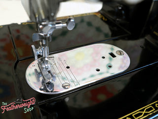 Load image into Gallery viewer, Singer Featherweight 222K Sewing Machine EK62883*