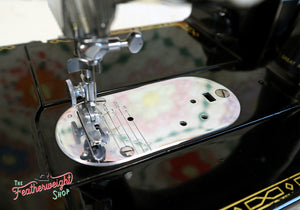 Singer Featherweight 222K Sewing Machine EK62883*