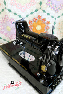 Singer Featherweight 222K Sewing Machine EK62883*