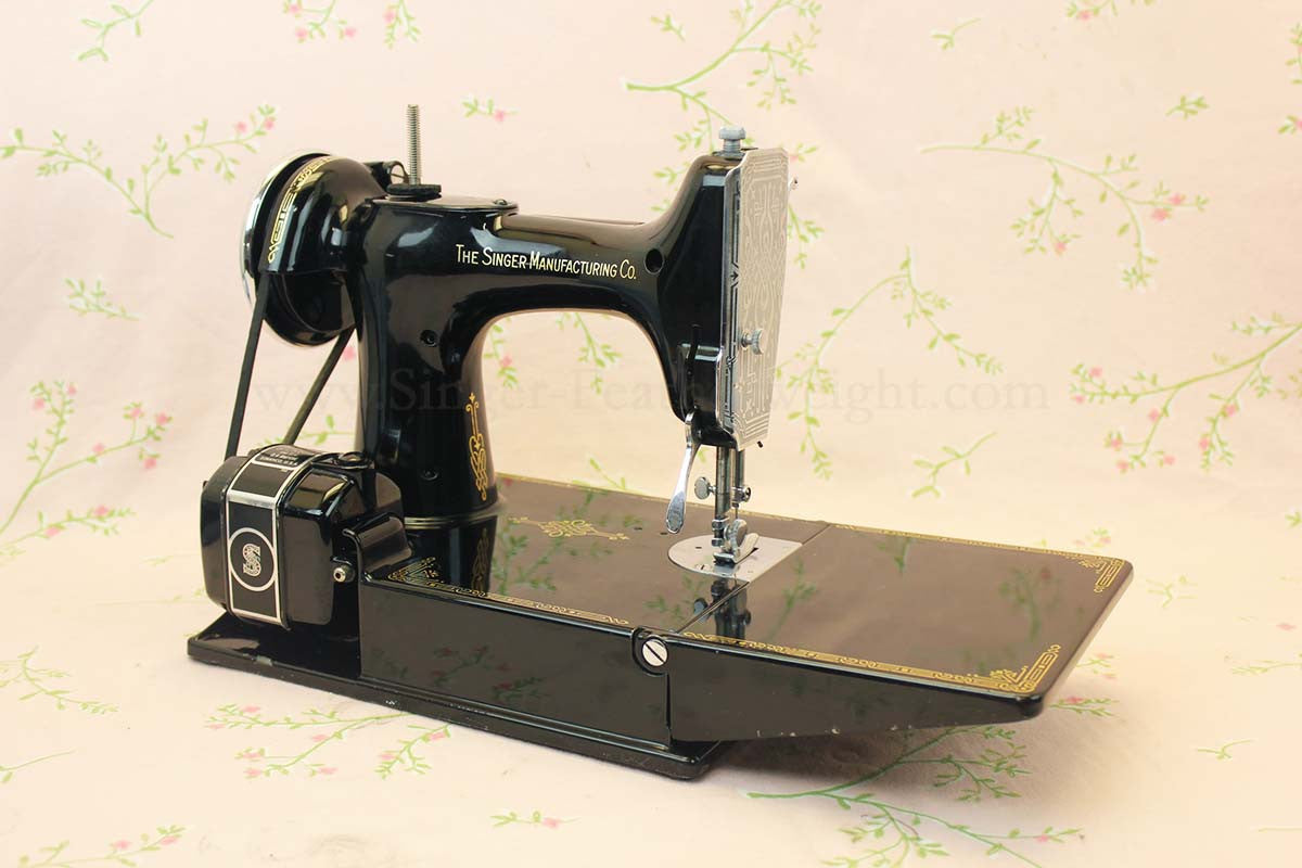 Singer Featherweight 221 Sewing Machine GOLDEN GATE SAN FRANCISCO 1939 Edition AF086***