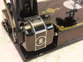Load image into Gallery viewer, Singer Featherweight 221 Sewing Machine GOLDEN GATE SAN FRANCISCO 1939 Edition AF086***