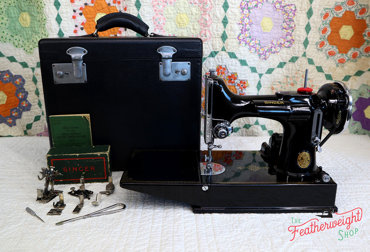 Singer Featherweight 221 Sewing Machine, AE991***