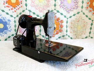 Load image into Gallery viewer, Singer Featherweight 221 Sewing Machine, AE991***