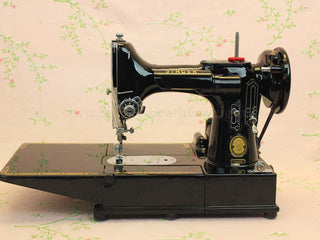 Load image into Gallery viewer, Singer Featherweight 222K Sewing Machine EM958**