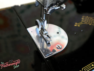 Load image into Gallery viewer, Singer Featherweight 221 Sewing Machine, AE991***