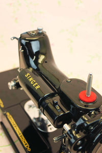 Singer Featherweight 222K Sewing Machine EM958**