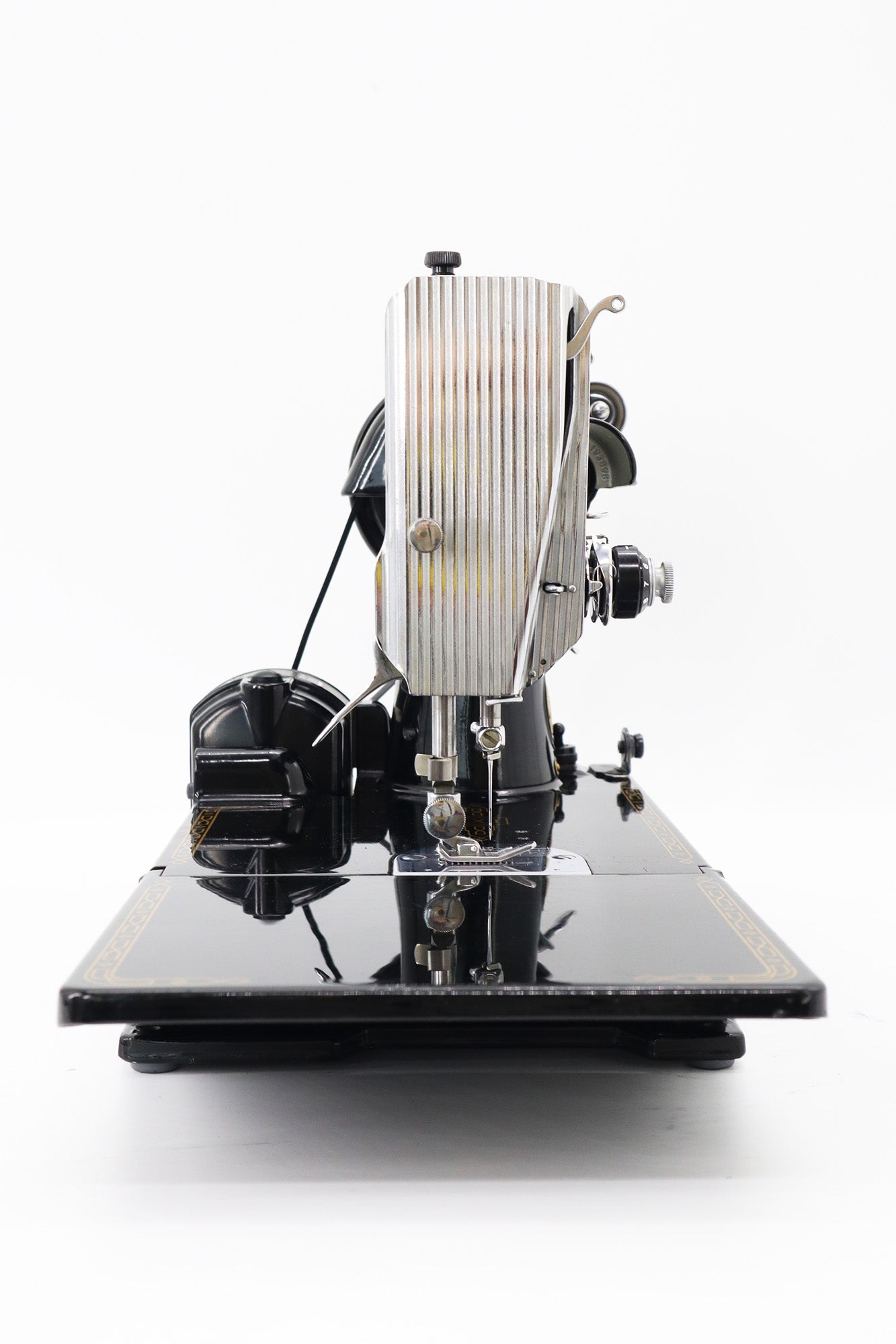 Singer Featherweight 221 Sewing Machine - AL906***