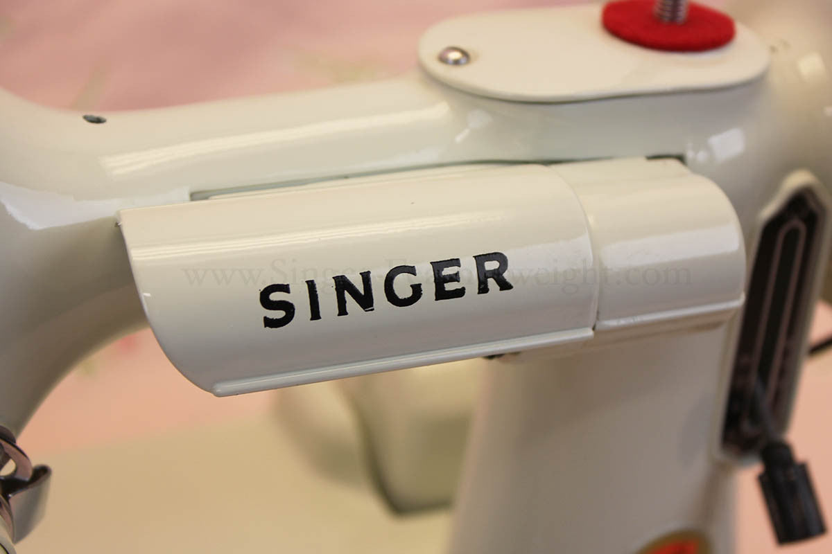 Singer Featherweight 221 Sewing Machine, WHITE EV982***