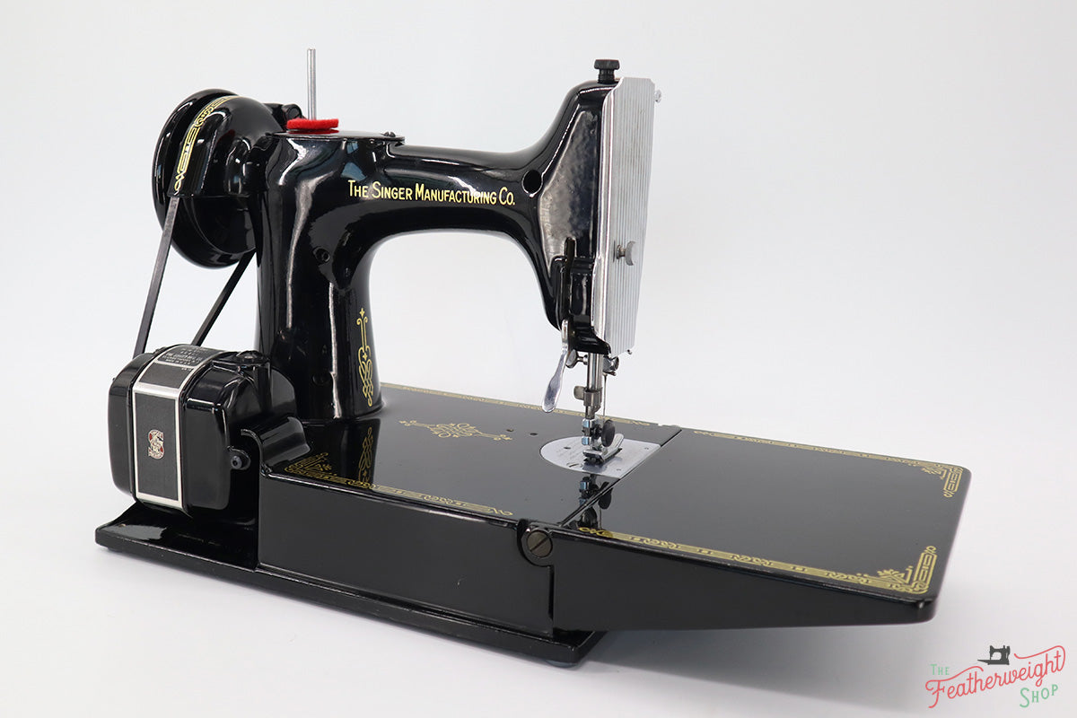 Singer Featherweight 221 Sewing Machine, AL176***