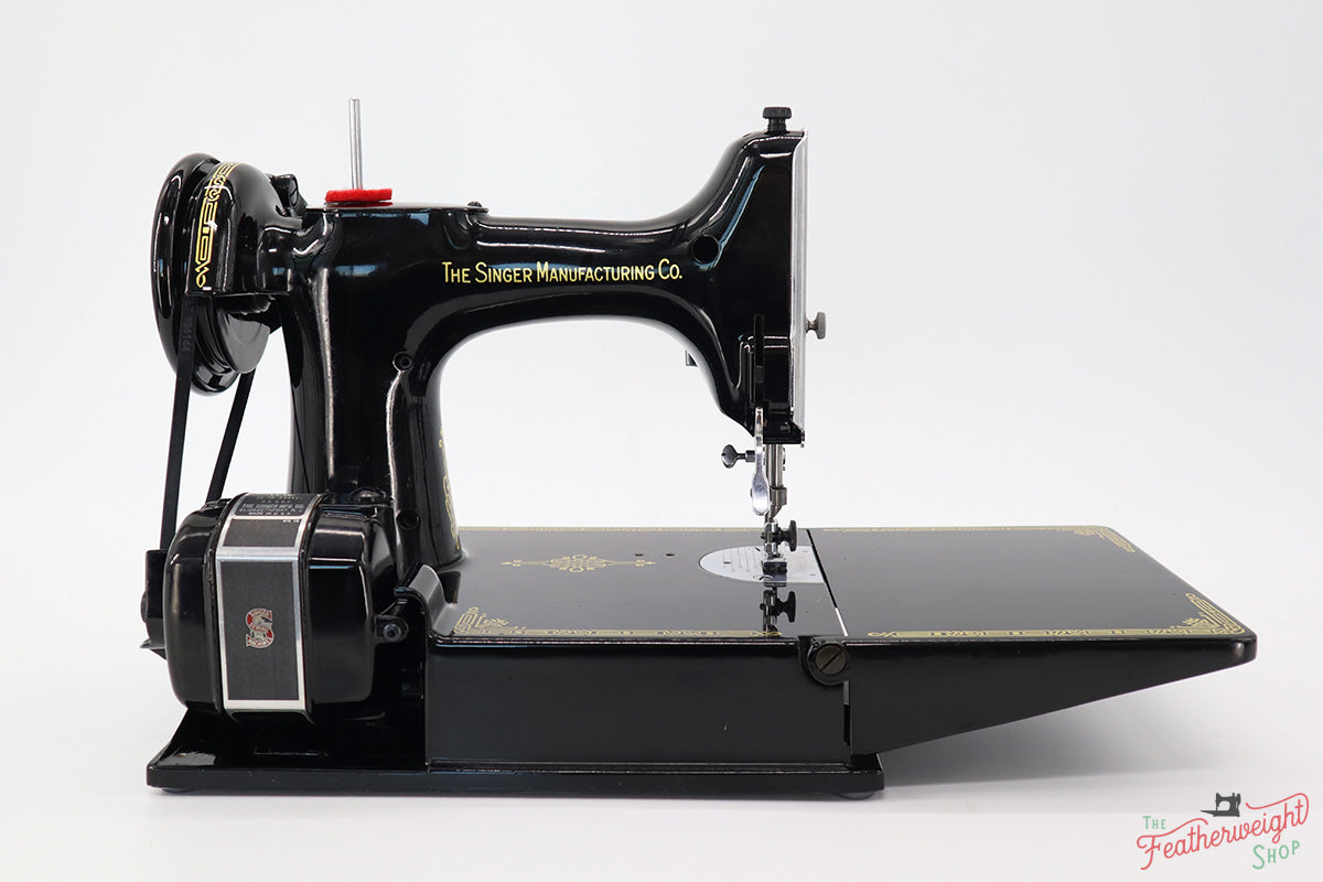 Singer Featherweight 221 Sewing Machine, AL176***