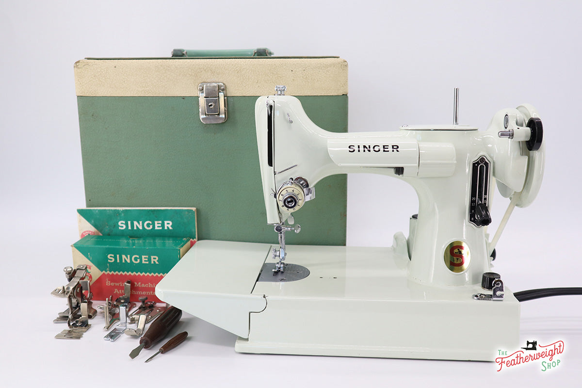 Singer Featherweight 221K Sewing Machine, WHITE EV9938**