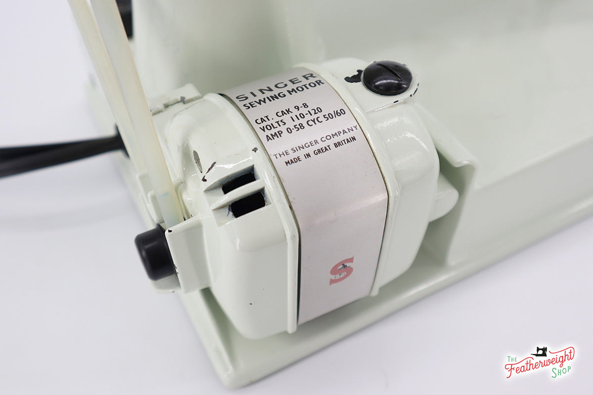 Singer Featherweight 221K Sewing Machine, WHITE EV9938**