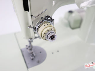 Load image into Gallery viewer, Singer Featherweight 221K Sewing Machine, WHITE EV9938**