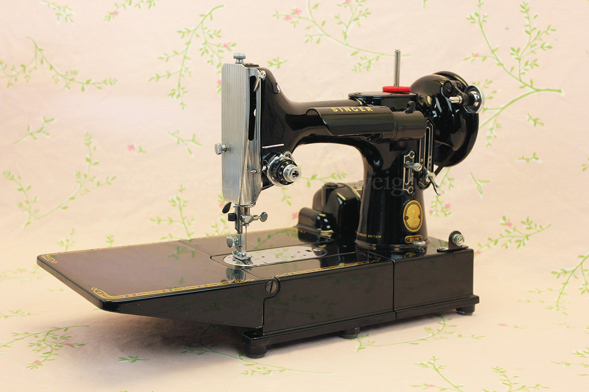 Singer Featherweight 222K Sewing Machine EL6850**