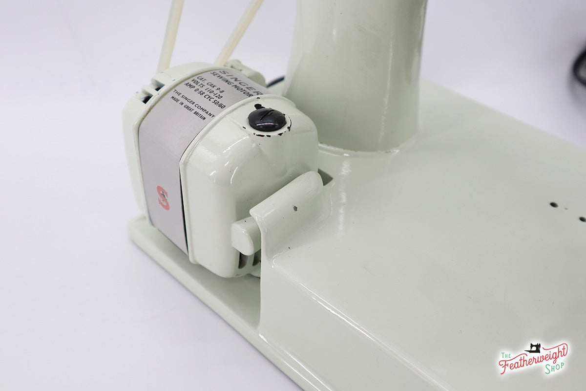 Singer Featherweight 221K Sewing Machine, WHITE EV9938