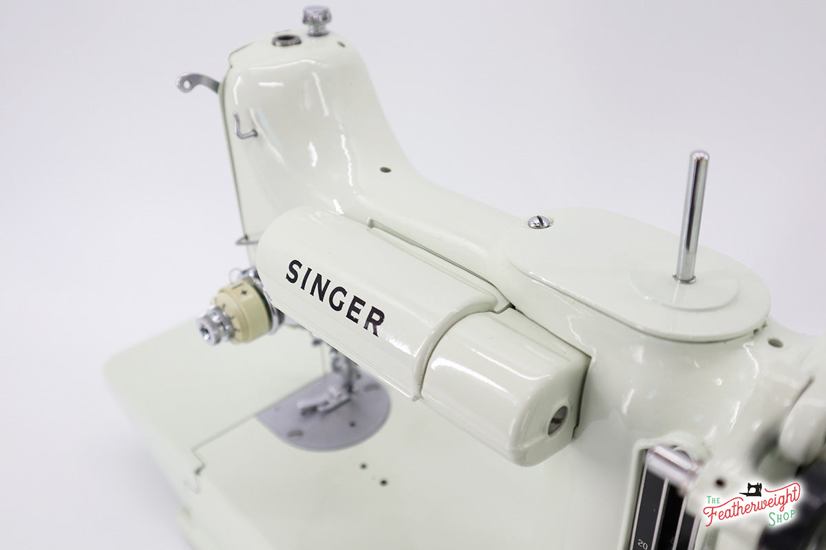 Singer Featherweight 221K Sewing Machine, WHITE EV9938**