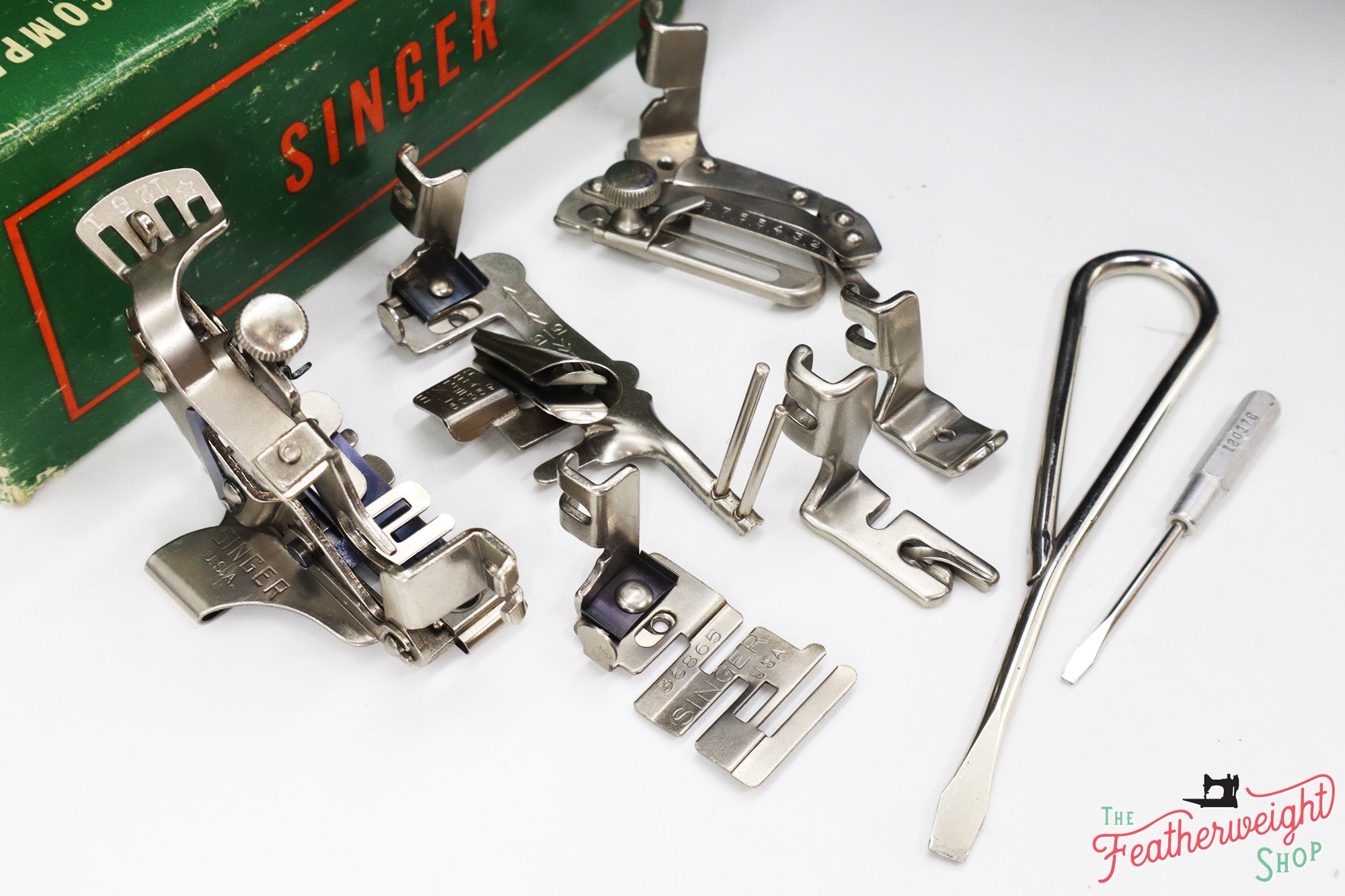 Singer Featherweight 221 Sewing Machine, AJ133***