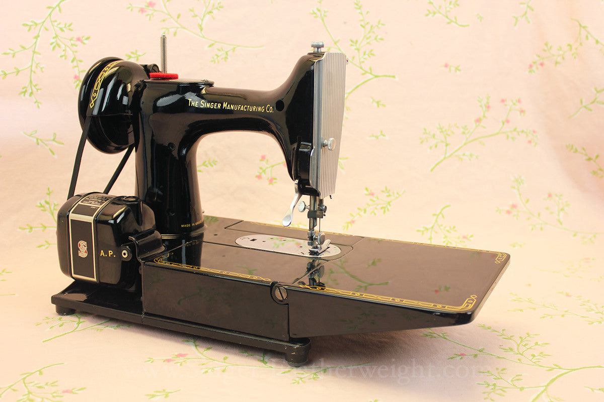 Singer Featherweight 222K Sewing Machine EL6850**