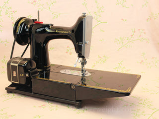 Load image into Gallery viewer, Singer Featherweight 222K Sewing Machine EL6850**