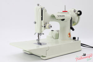 Singer Featherweight 221 Sewing Machine, WHITE - EV780***