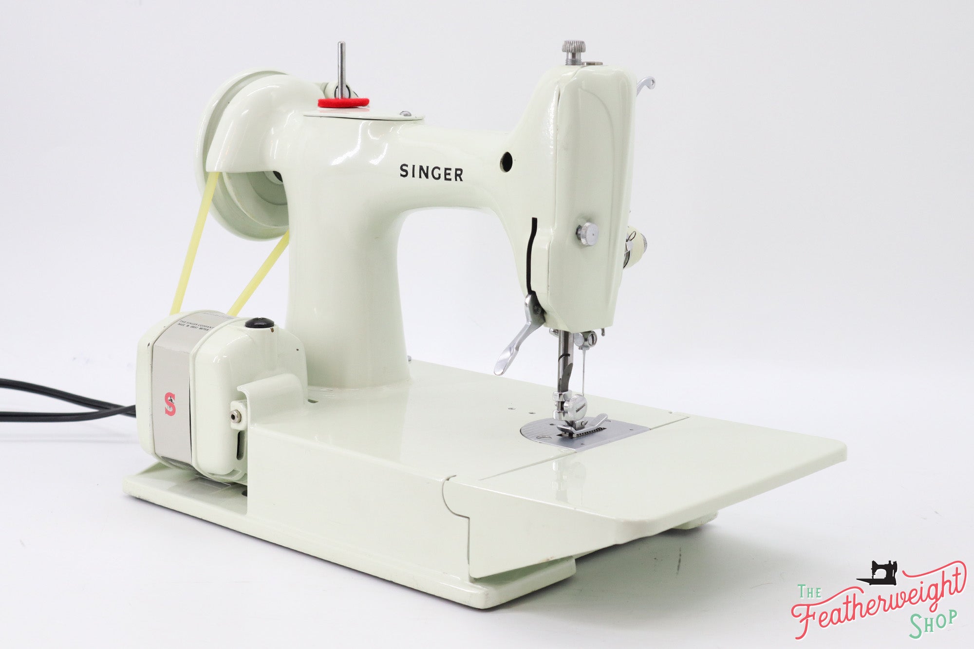 Singer Featherweight 221 Sewing Machine, WHITE - EV780***