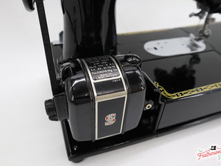 Load image into Gallery viewer, Singer Featherweight 222K Sewing Machine, RED &quot;S&quot; ER0234**