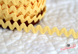 1/4" Vintage Trim Ric Rac by Lori Holt  - BEEHIVE (sold by the yard)