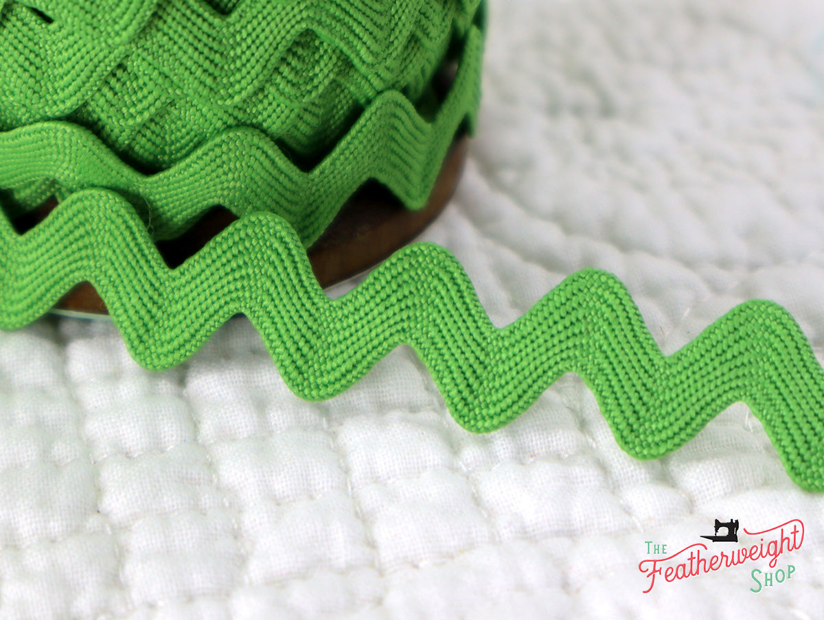 5/8" Inch RILEY GREEN VINTAGE TRIM Large RIC RAC by Lori Holt (by the yard)