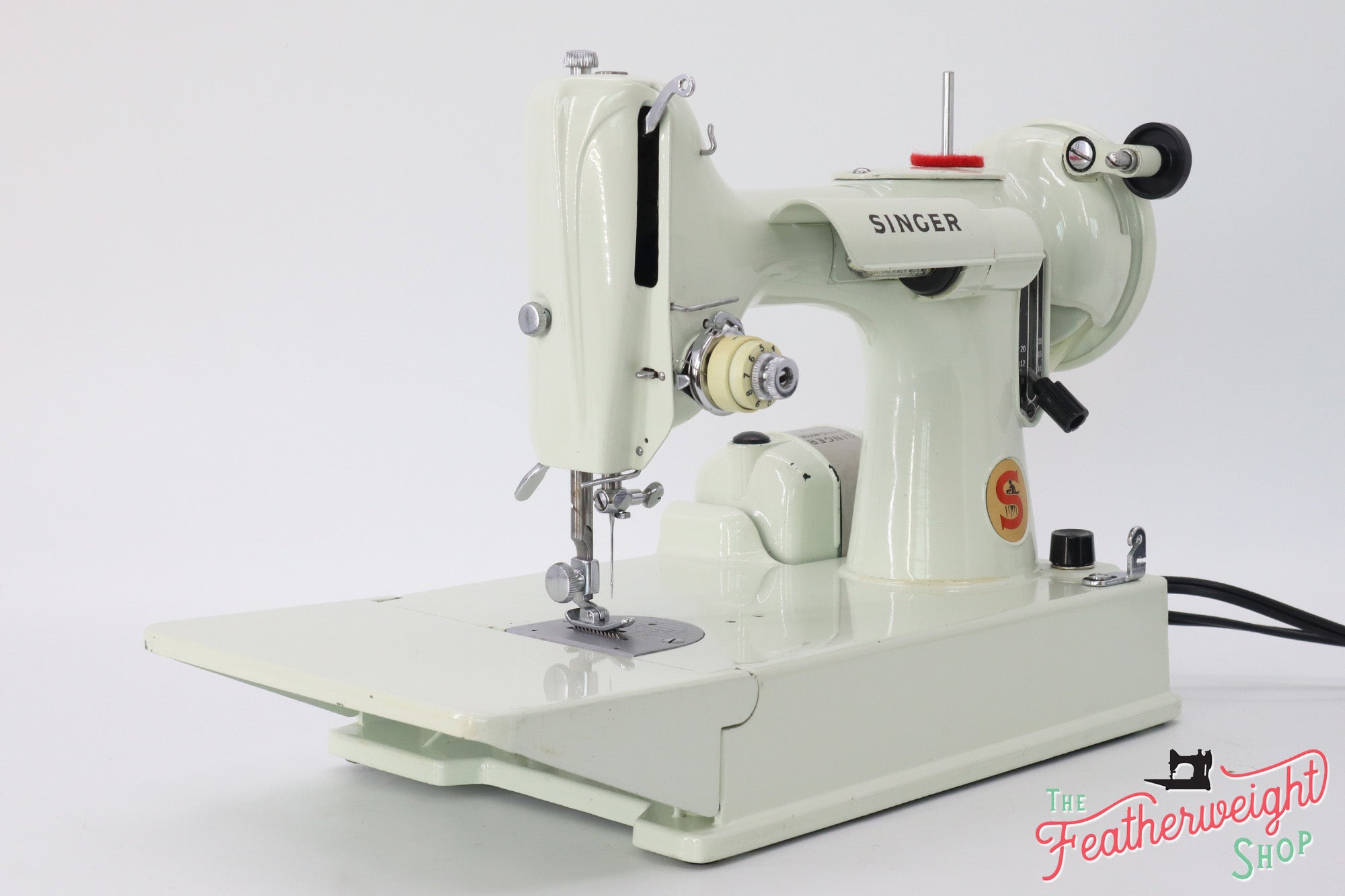 Singer Featherweight 221 Sewing Machine, WHITE EV974***