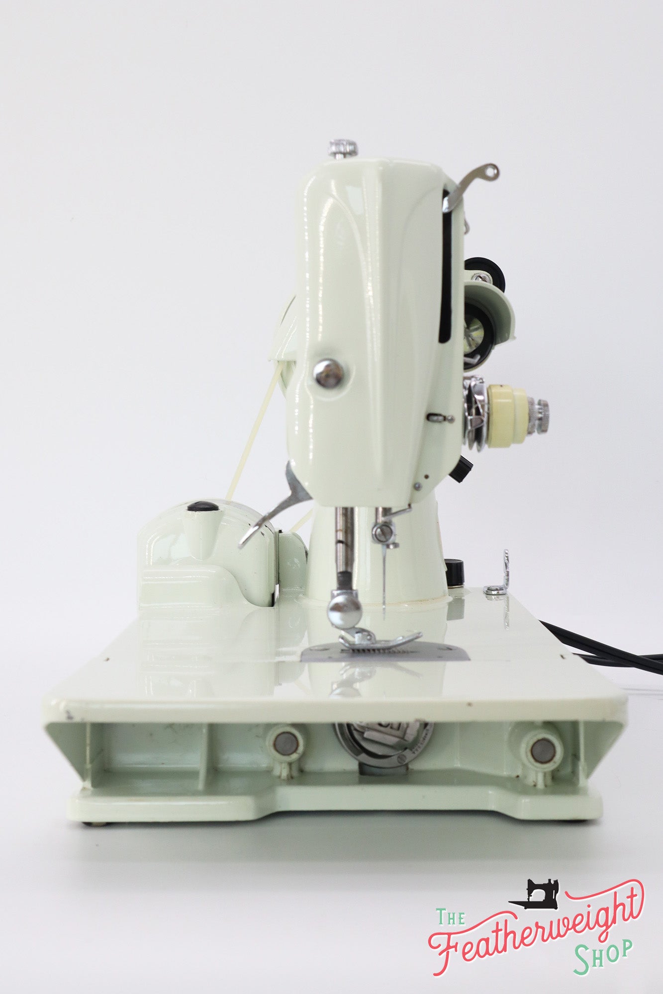 Singer Featherweight 221 Sewing Machine, WHITE EV974***