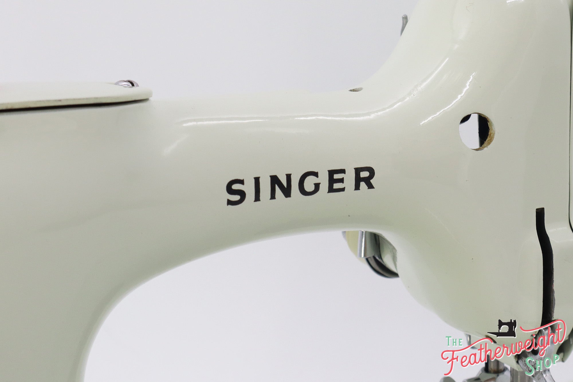 Singer Featherweight 221 Sewing Machine, WHITE EV974***