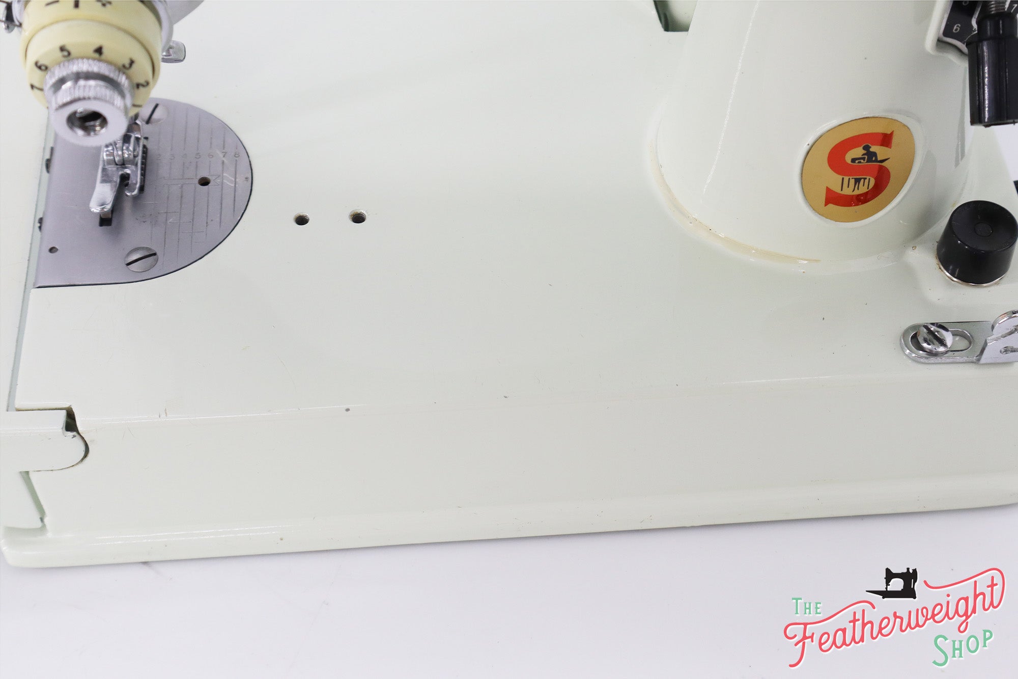 Singer Featherweight 221 Sewing Machine, WHITE EV974***