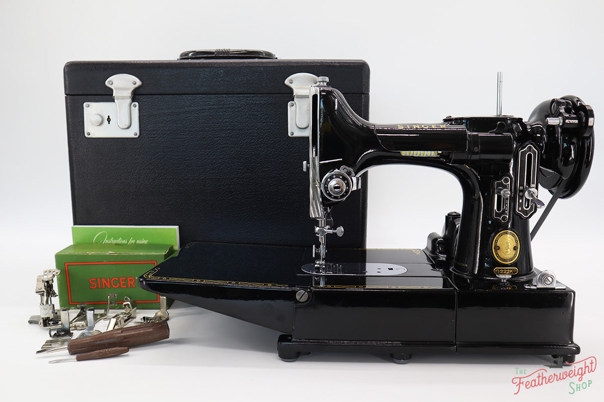 Singer Featherweight 222K Sewing Machine EM9583**