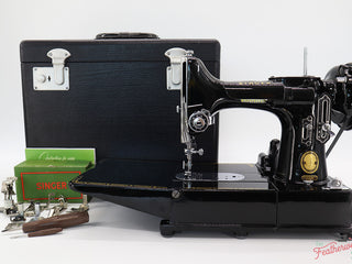Load image into Gallery viewer, Singer Featherweight 222K Sewing Machine EM9583**