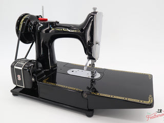 Load image into Gallery viewer, Singer Featherweight 222K Sewing Machine EM9583**