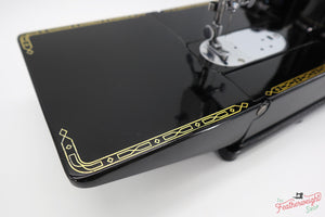 Singer Featherweight 222K Sewing Machine EM9583**