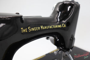 Singer Featherweight 222K Sewing Machine EM9583**