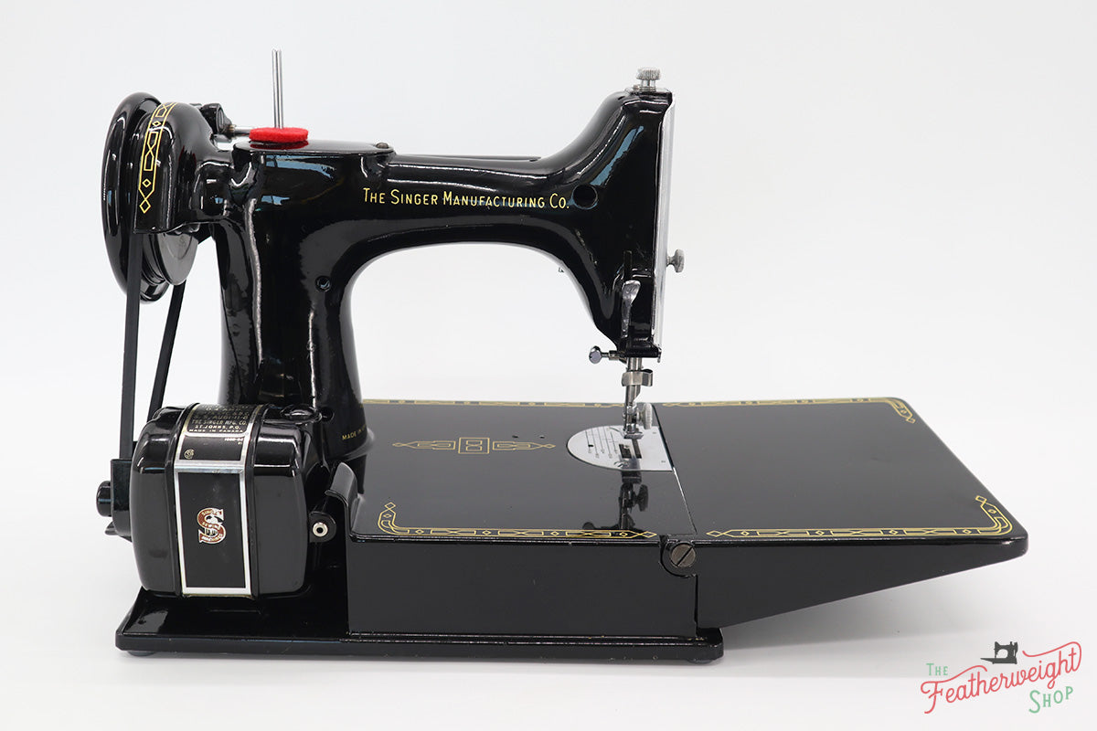 Singer Featherweight 221 Sewing Machine, RED "S" ES243***