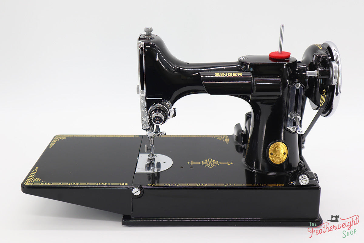 Singer Featherweight 221 Sewing Machine, AF250***