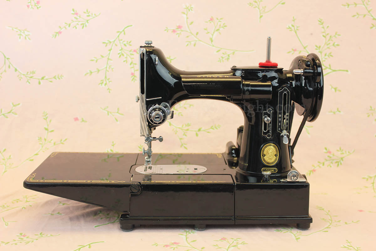 Singer Featherweight 222K Sewing Machine EM961***