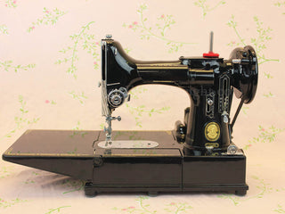 Load image into Gallery viewer, Singer Featherweight 222K Sewing Machine EM961***