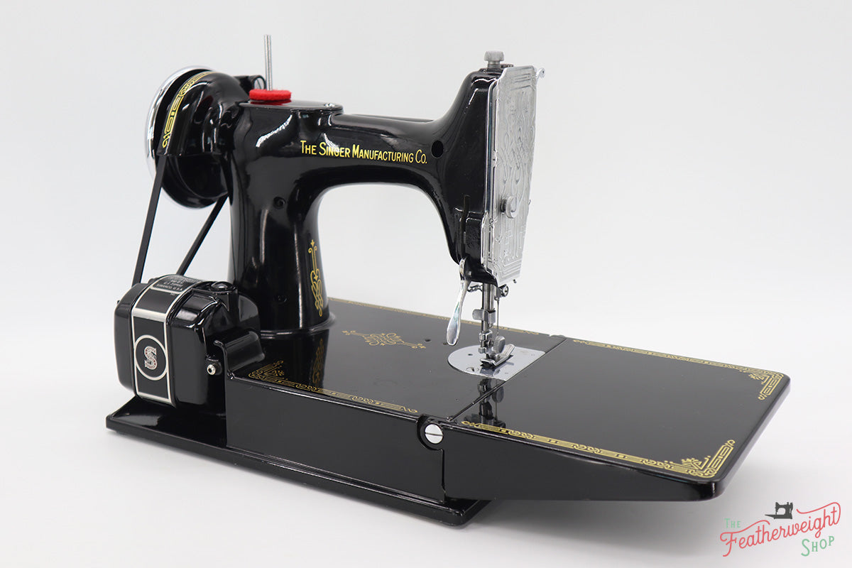 Singer Featherweight 221 Sewing Machine, AF250***