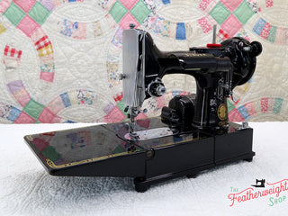Load image into Gallery viewer, Singer Featherweight 222K Sewing Machine EM957***