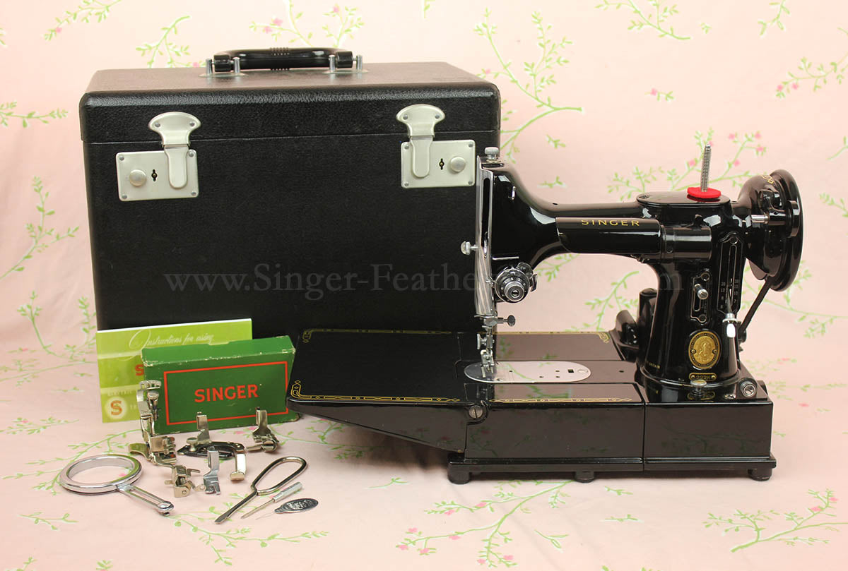 Singer Featherweight 222K Sewing Machine EL683***