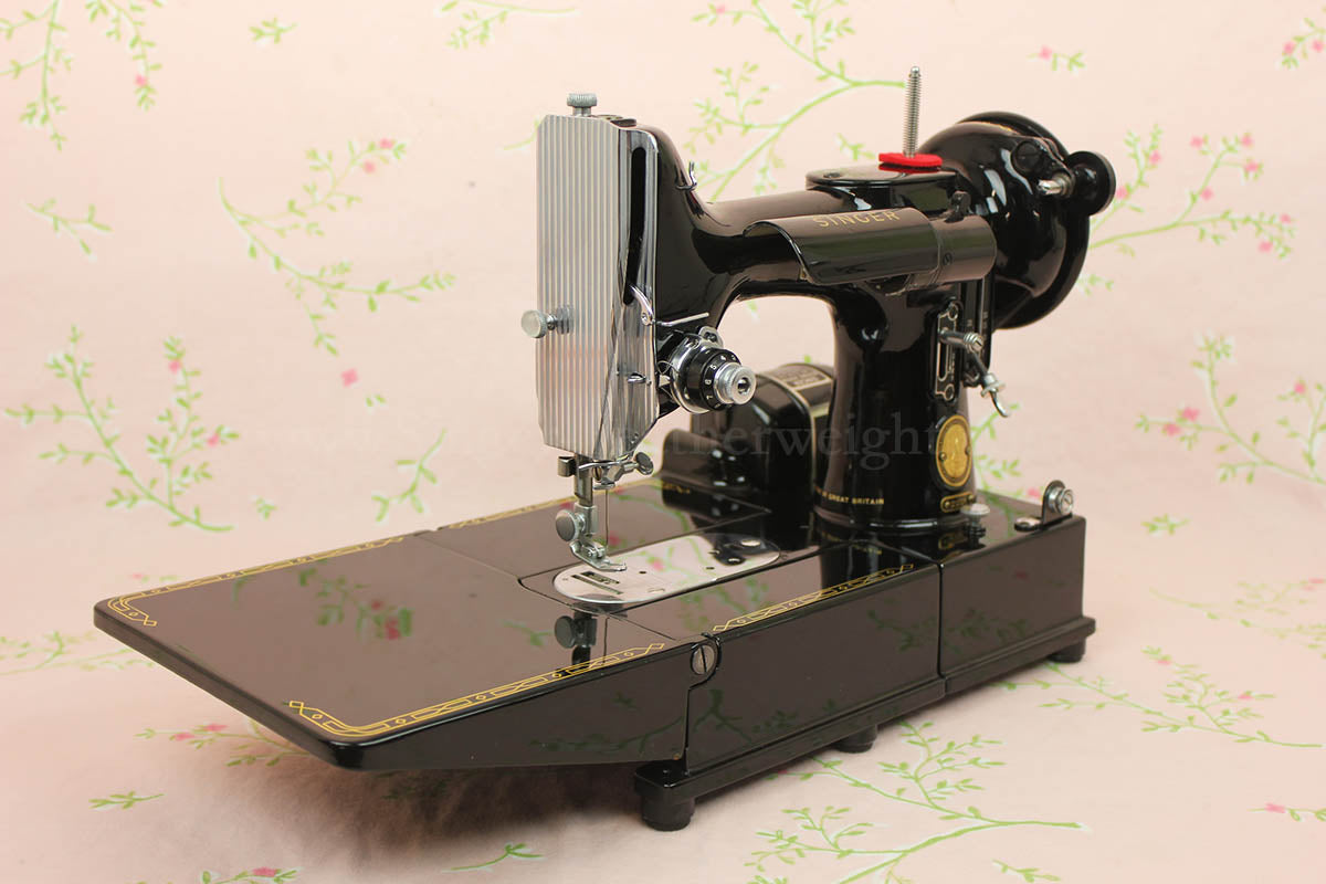 Singer Featherweight 222K Sewing Machine EL683***