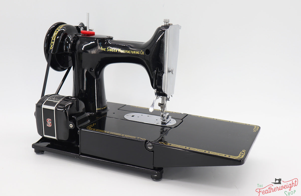 Singer Featherweight 222K Sewing Machine EM236***