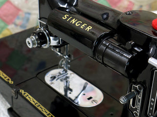 Load image into Gallery viewer, Singer Featherweight 222K Sewing Machine EM957***